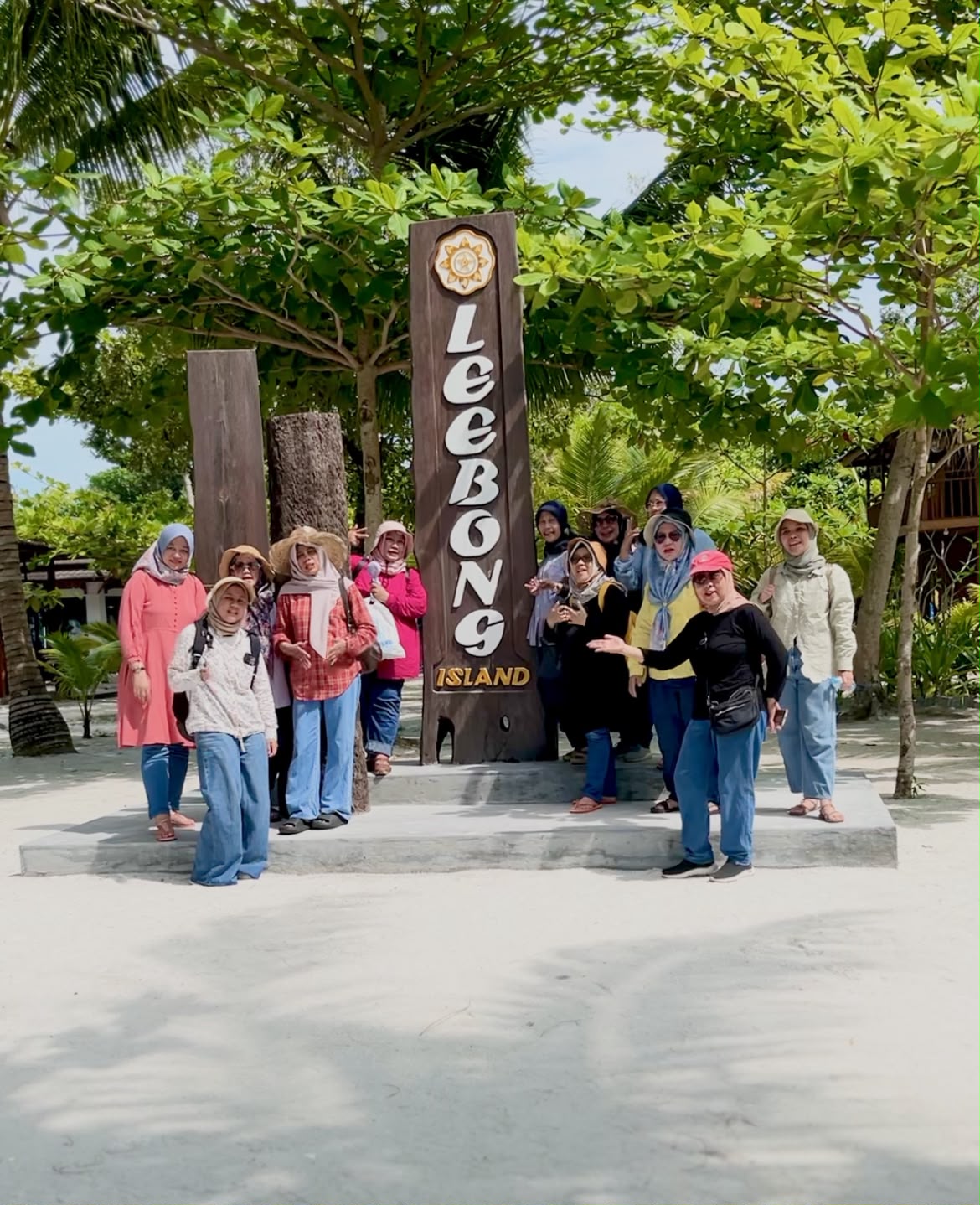 ONE DAY TRIP LEEBONG ISLAND BELITUNG
