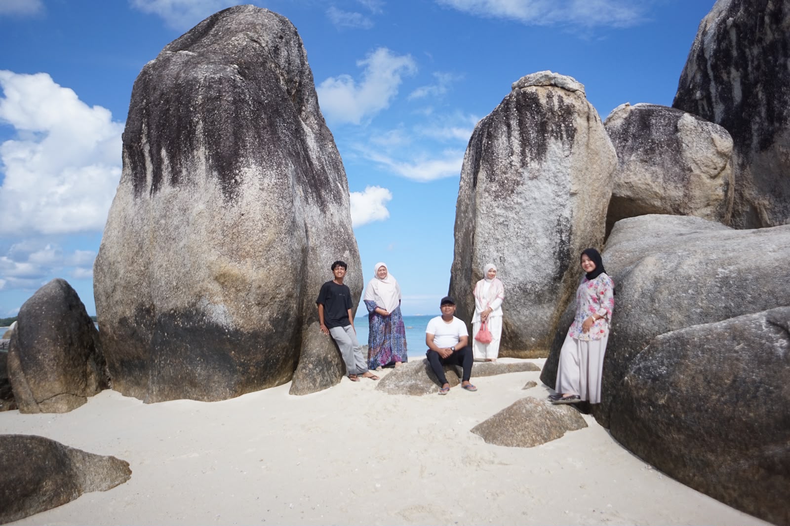 PAKET TOUR BELITUNG HEMAT 3D2N NON HOTEL & NON MEAL